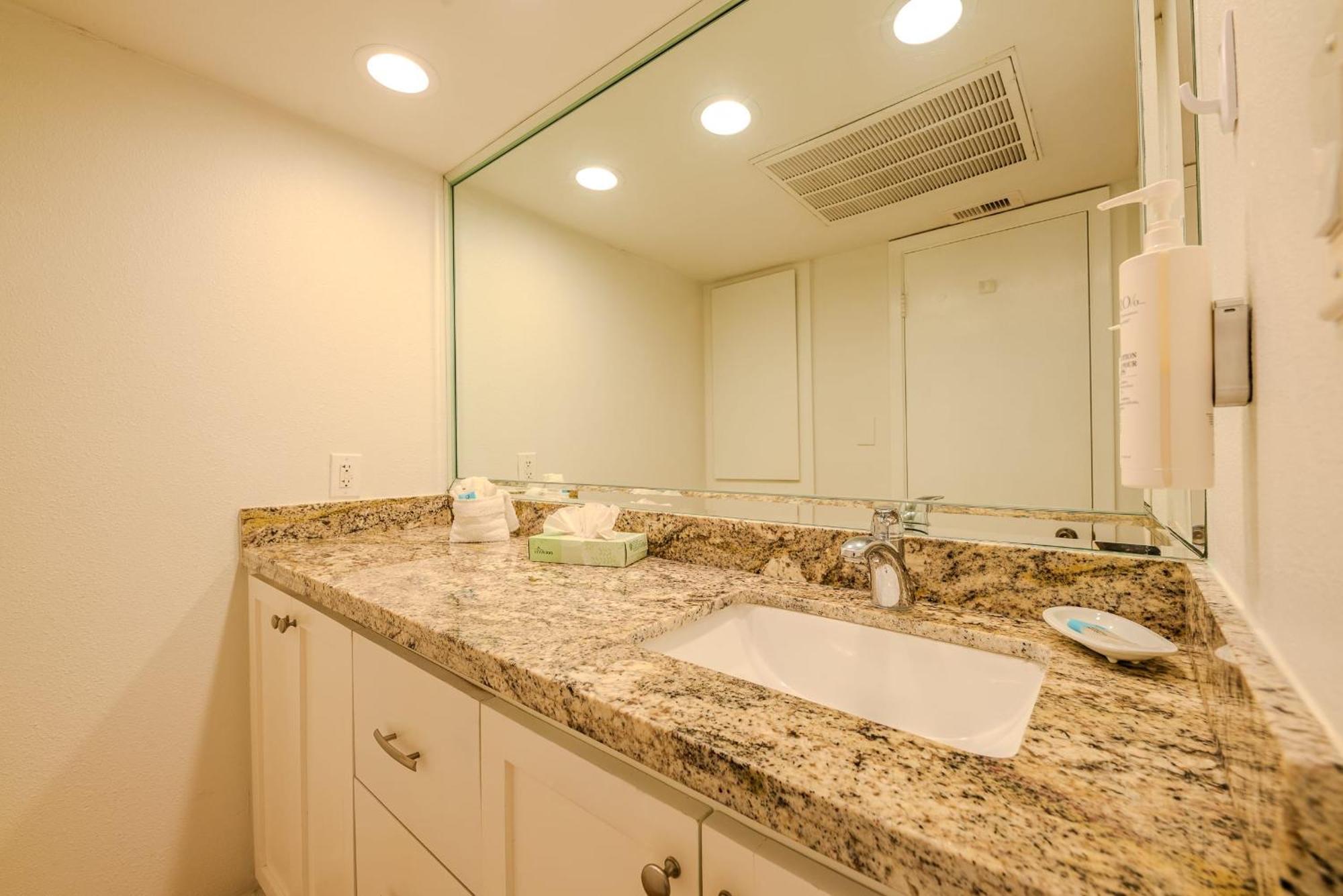 Kingfishers Retreat Serene 1Br Escape With Balcony 207 South Padre Island Kültér fotó